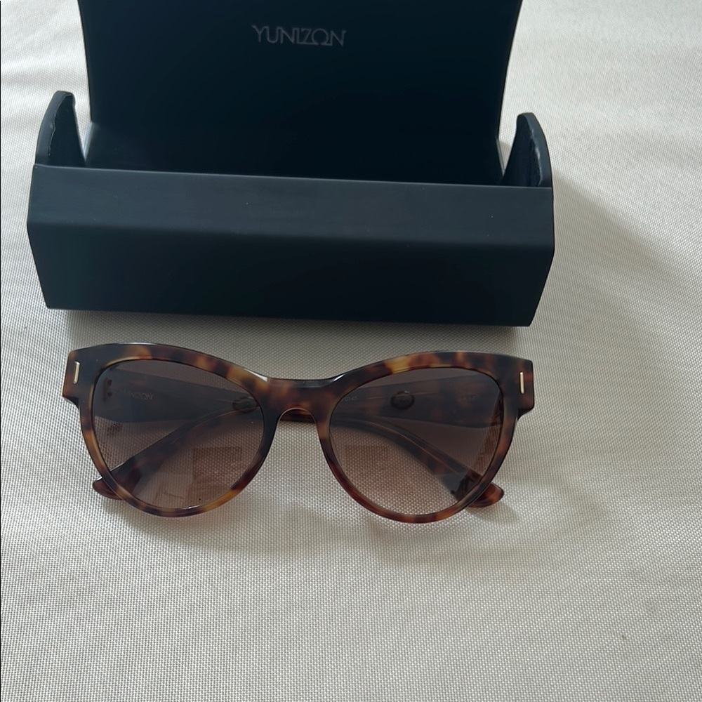 Yunizon Brown Cat-Eye Sunglasses with CR-39 lenses